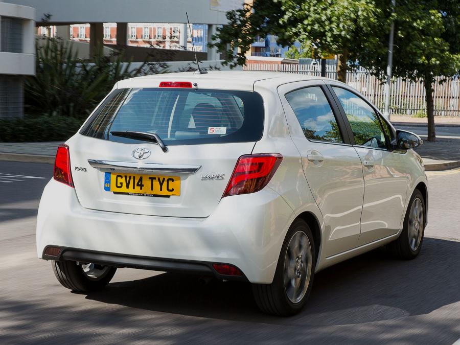  Toyota Yaris 5-Door 2014 года  (UK) (фото 30 из 38)